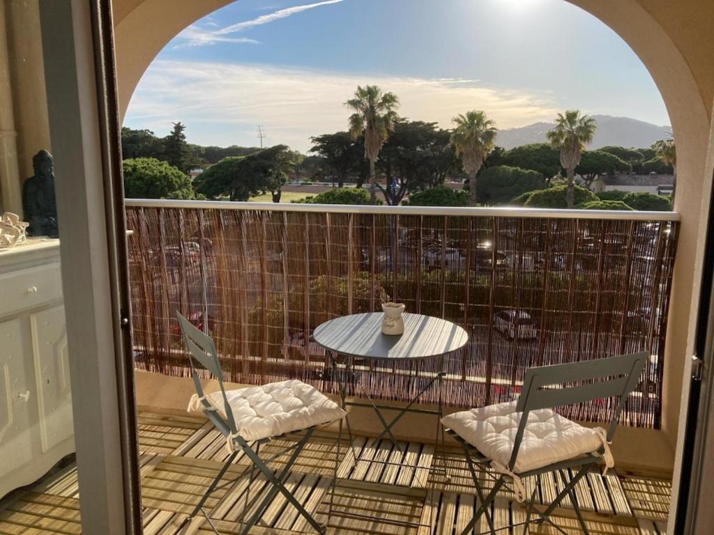 Appartement Escapade au port à Hyères Extérieur photo